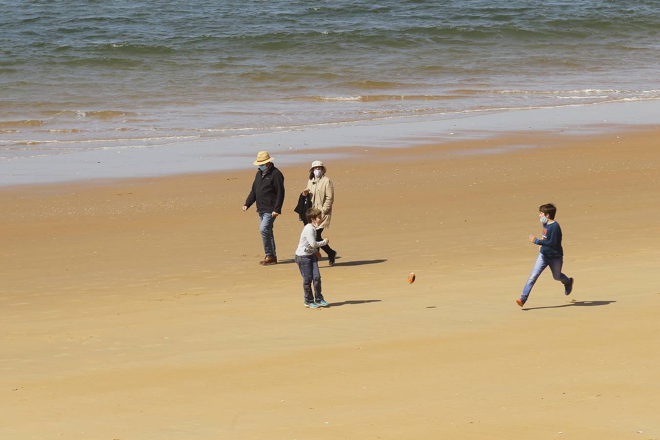 Ambiente este sábado en algunas playas onubenses