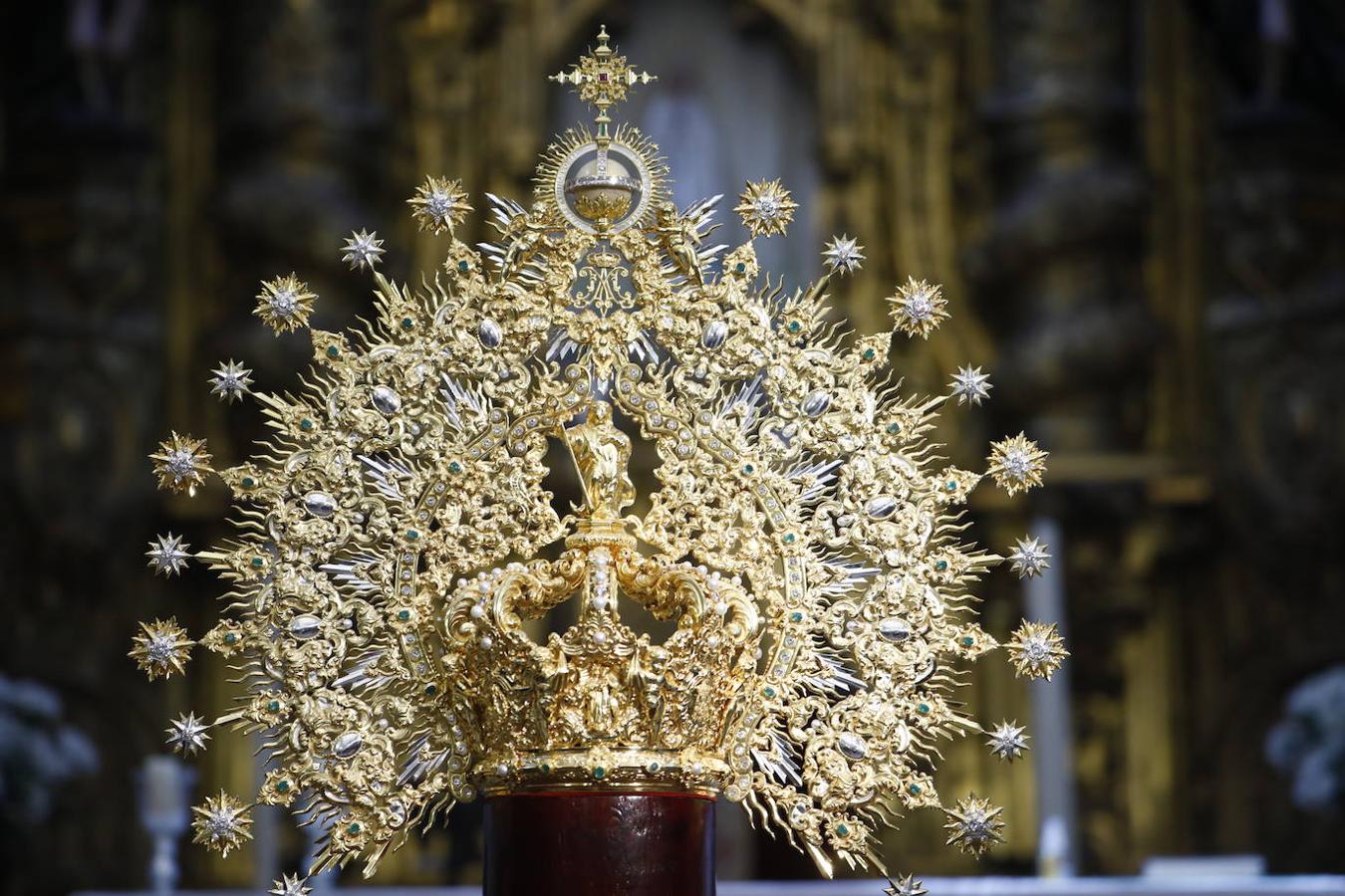 La nueva corona de la Esperanza de Córdoba, orfebrería de detalles en oro y plata