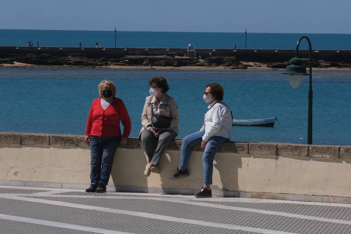 Gran ambiente en calles, paseos, bares y terrazas el primer domingo de mayo