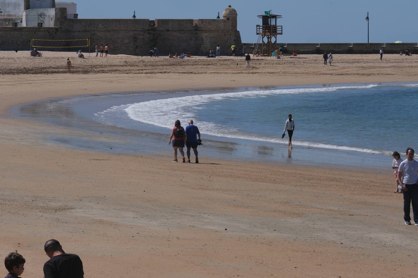 Gran ambiente en calles, paseos, bares y terrazas el primer domingo de mayo