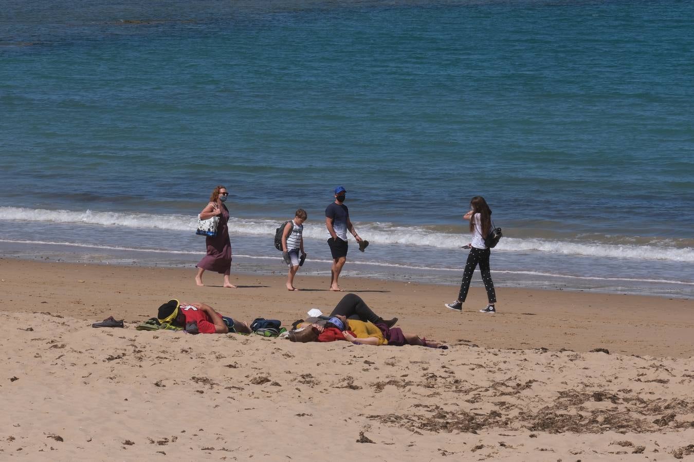 Gran ambiente en calles, paseos, bares y terrazas el primer domingo de mayo