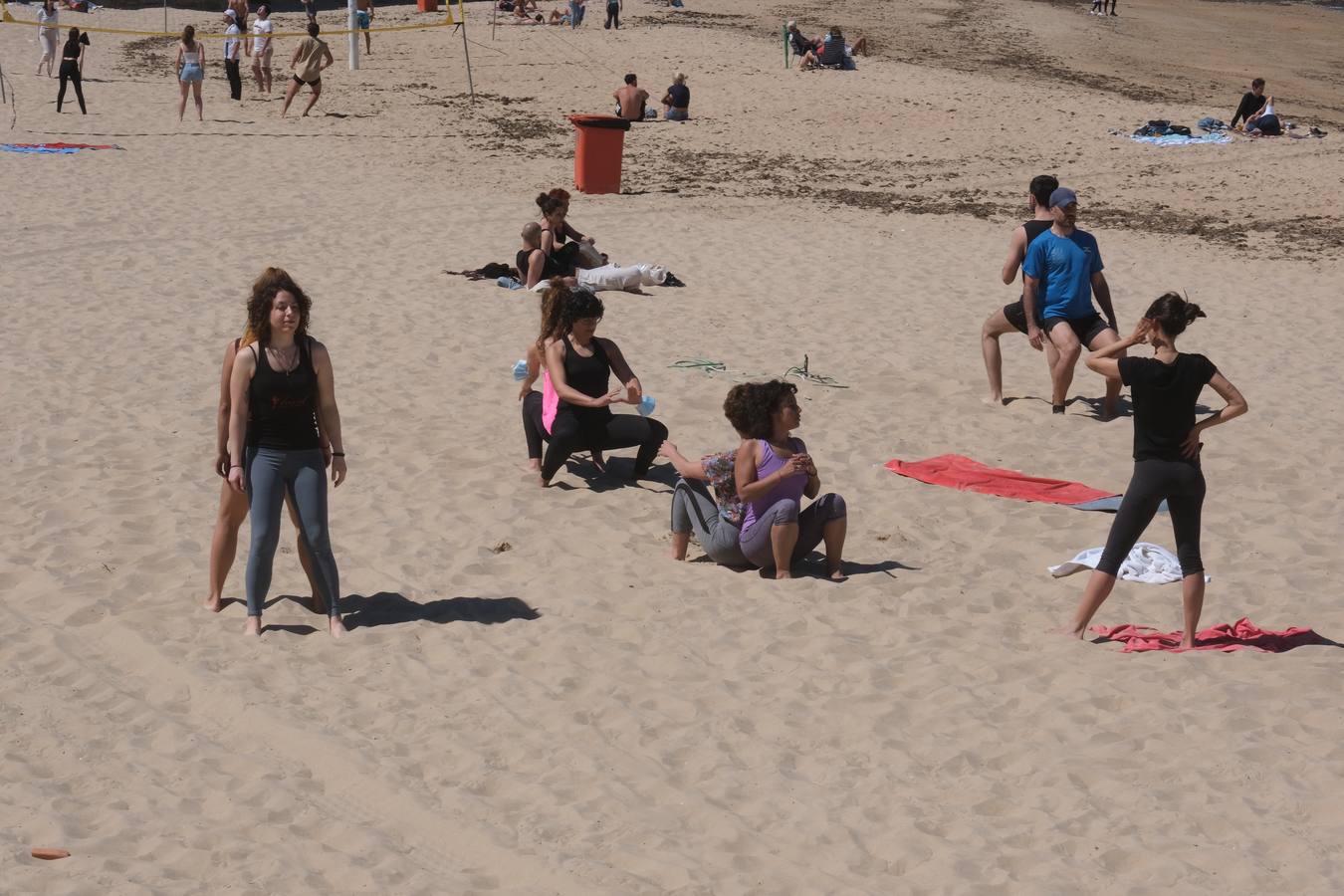 Gran ambiente en calles, paseos, bares y terrazas el primer domingo de mayo