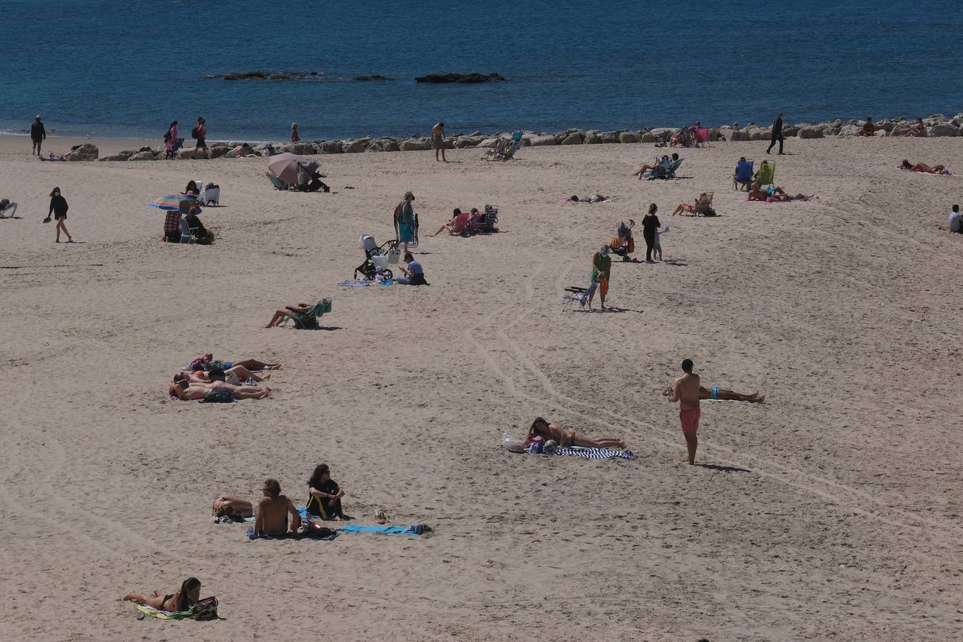 Gran ambiente en calles, paseos, bares y terrazas el primer domingo de mayo