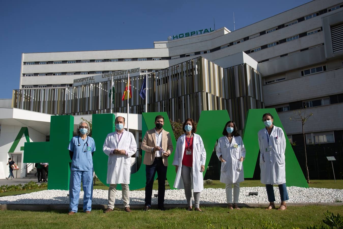 Entrega de las cámaras espaciadoras a los responsables del Hospital Virgen Macarena