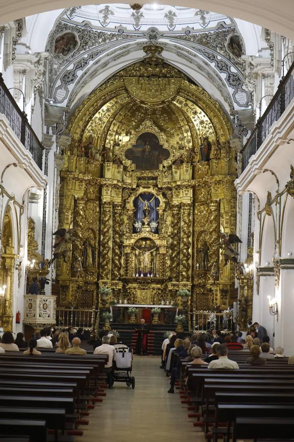 La nueva iluminación de la iglesia de San Francisco de Córdoba, en imágenes