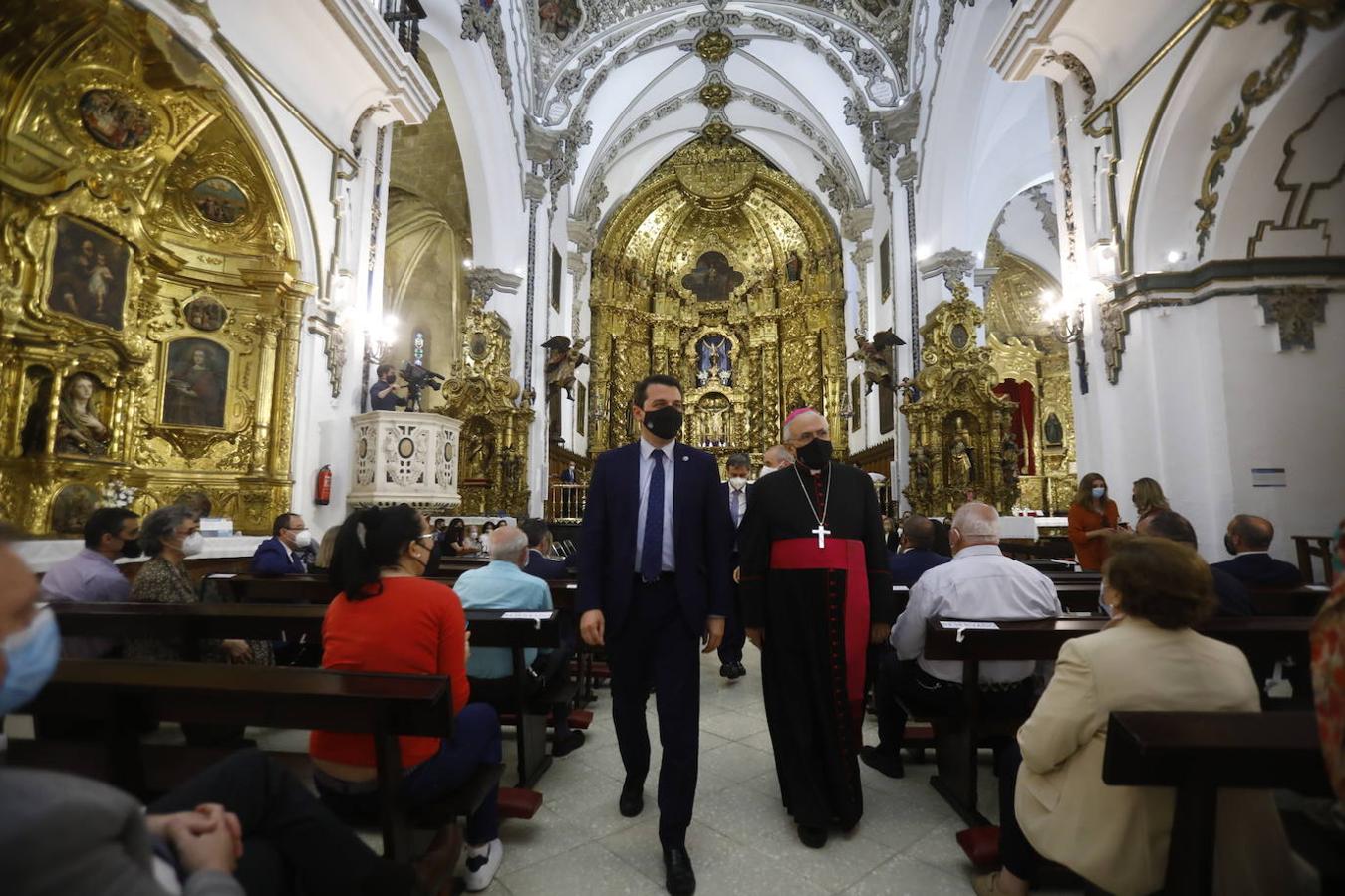 La nueva iluminación de la iglesia de San Francisco de Córdoba, en imágenes