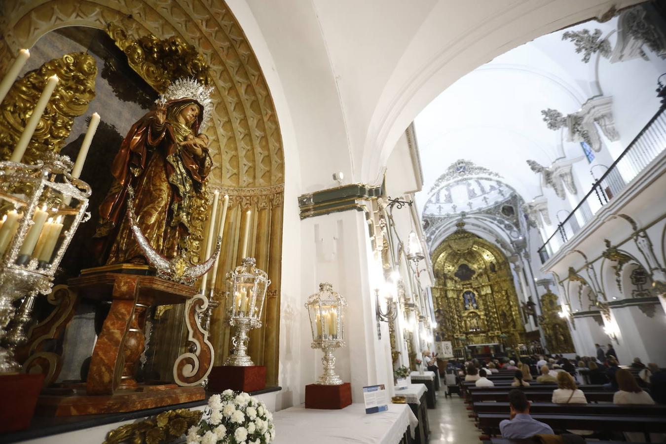 La nueva iluminación de la iglesia de San Francisco de Córdoba, en imágenes