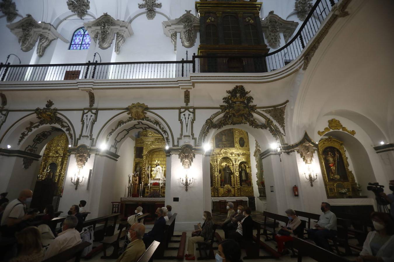 La nueva iluminación de la iglesia de San Francisco de Córdoba, en imágenes