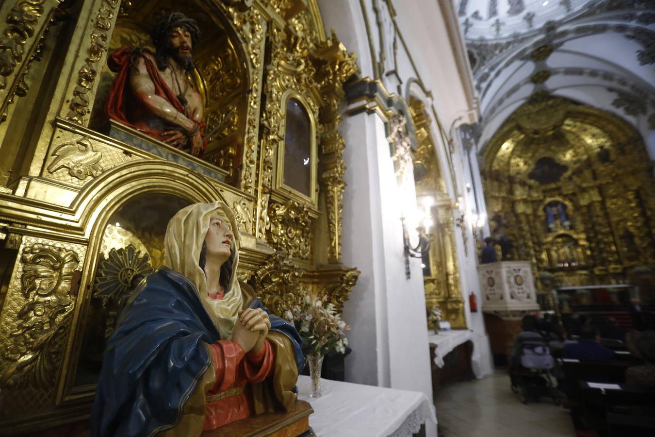 La nueva iluminación de la iglesia de San Francisco de Córdoba, en imágenes