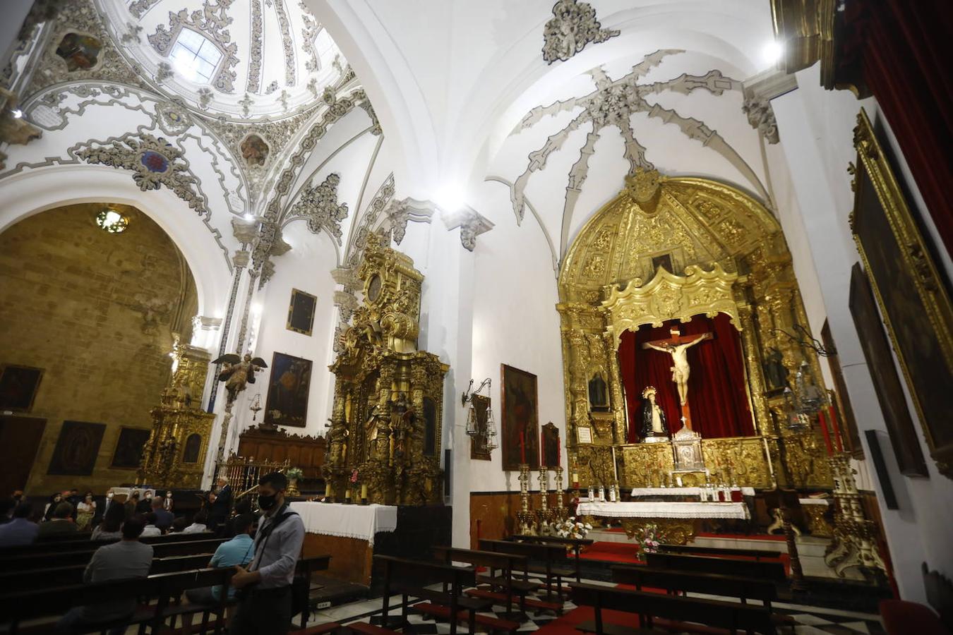 La nueva iluminación de la iglesia de San Francisco de Córdoba, en imágenes