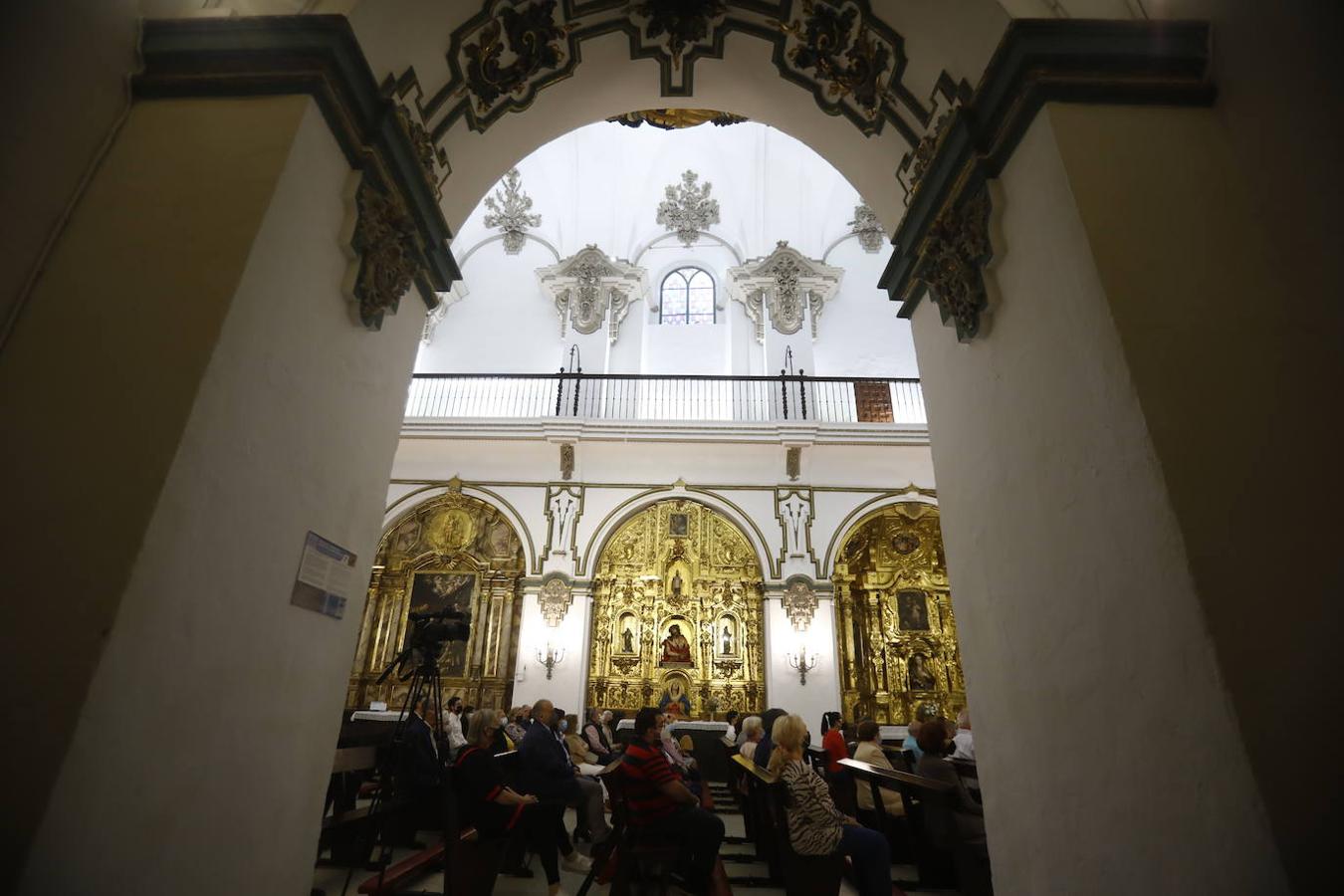 La nueva iluminación de la iglesia de San Francisco de Córdoba, en imágenes