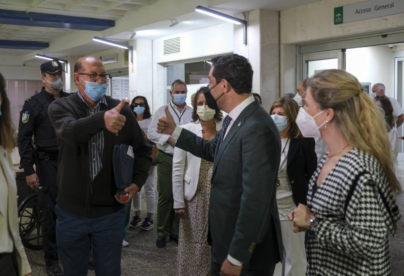 Fotos: Juanma Moreno visita el hospital Puerta del Mar de Cádiz