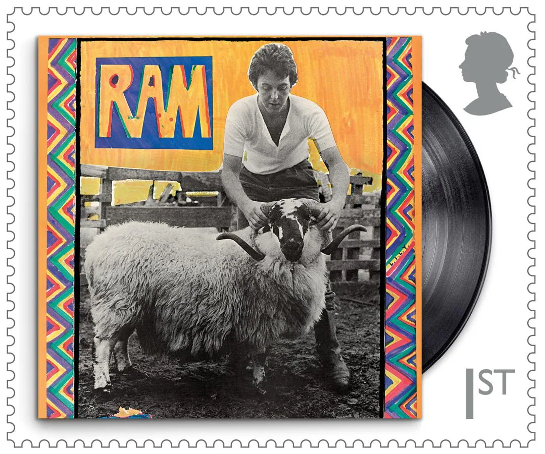 'Ram' fue el segundo de dos trabajos que McCartney publicó entre el fin de The Beatles y la formación de su propio grupo, Wings. Junto a su esposa Linda, el músico grabó Ram en Nueva York con los guitarristas David Spinozza y Hugh McCracken, así como el futuro miembro de Wings Denny Seiwell.