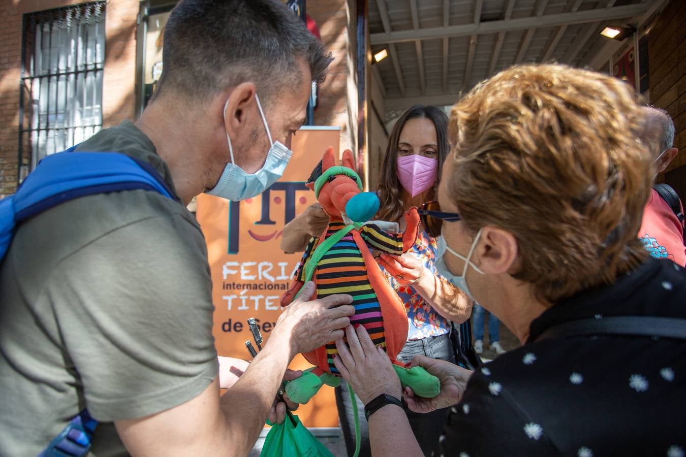 Los títeres traen su feria y la ilusión a Sevilla