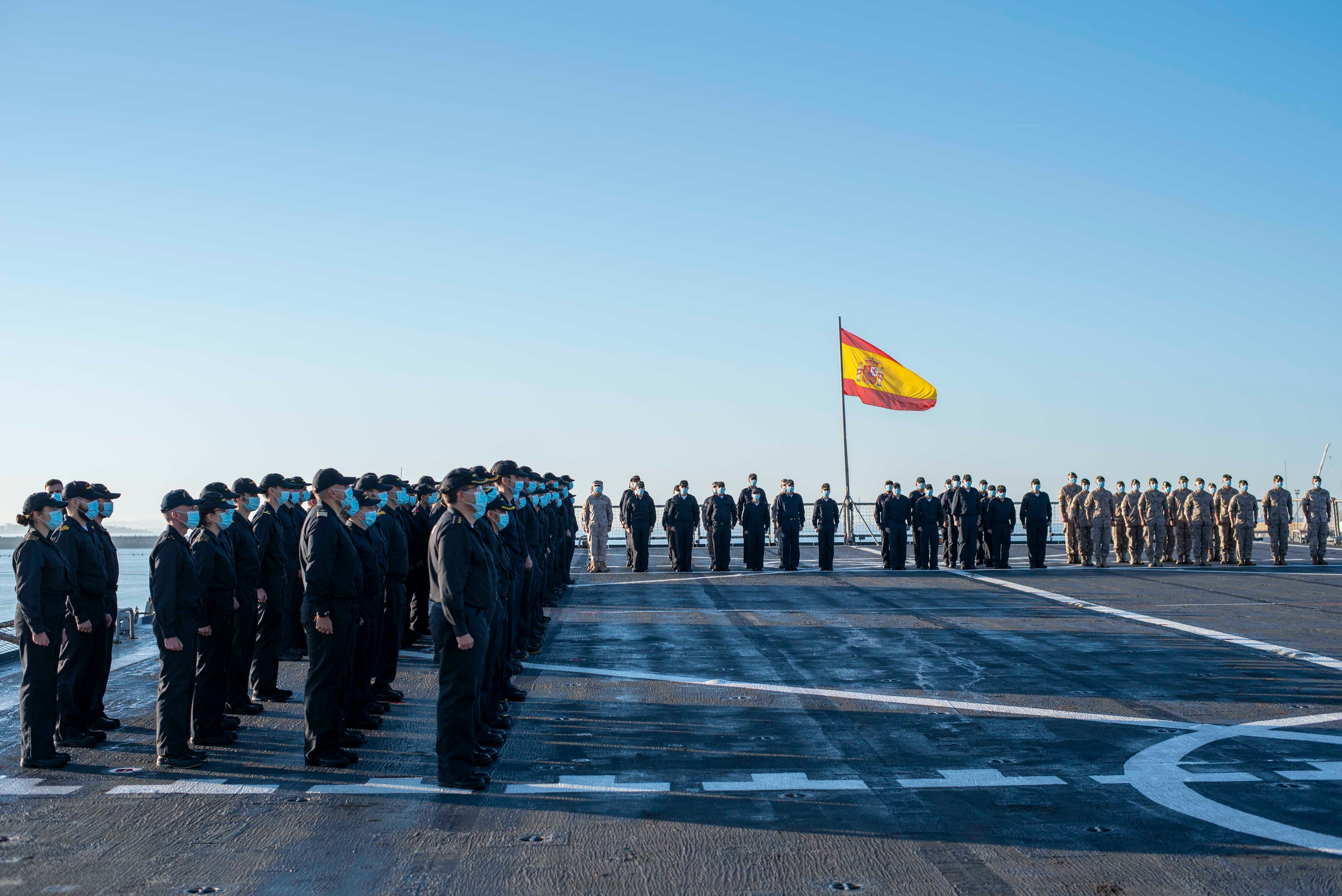 En imágenes: Así ha sido la inusual llegada a Rota del buque &#039;Castilla&#039;, tras averiarse en el océano Índico