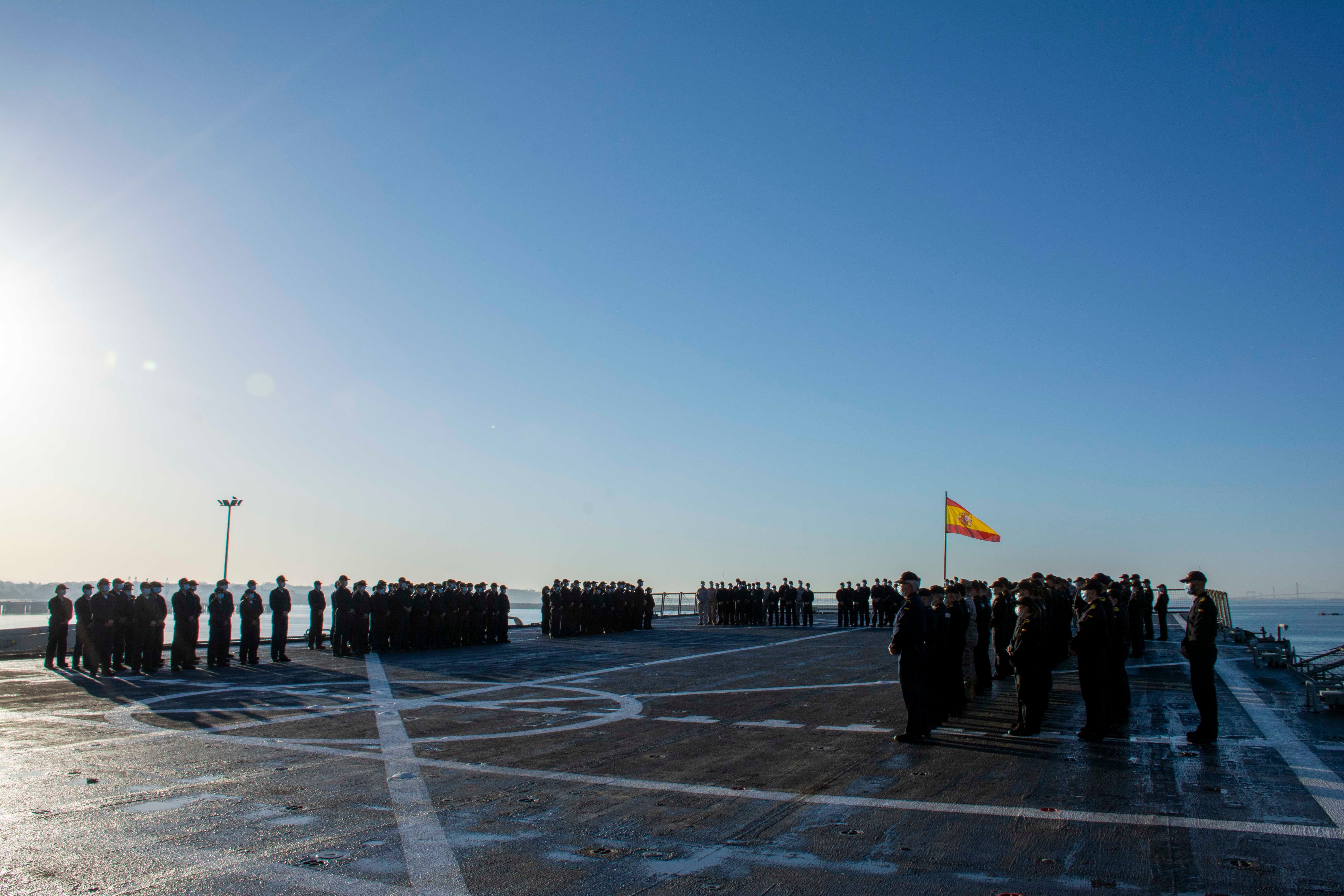 En imágenes: Así ha sido la inusual llegada a Rota del buque &#039;Castilla&#039;, tras averiarse en el océano Índico