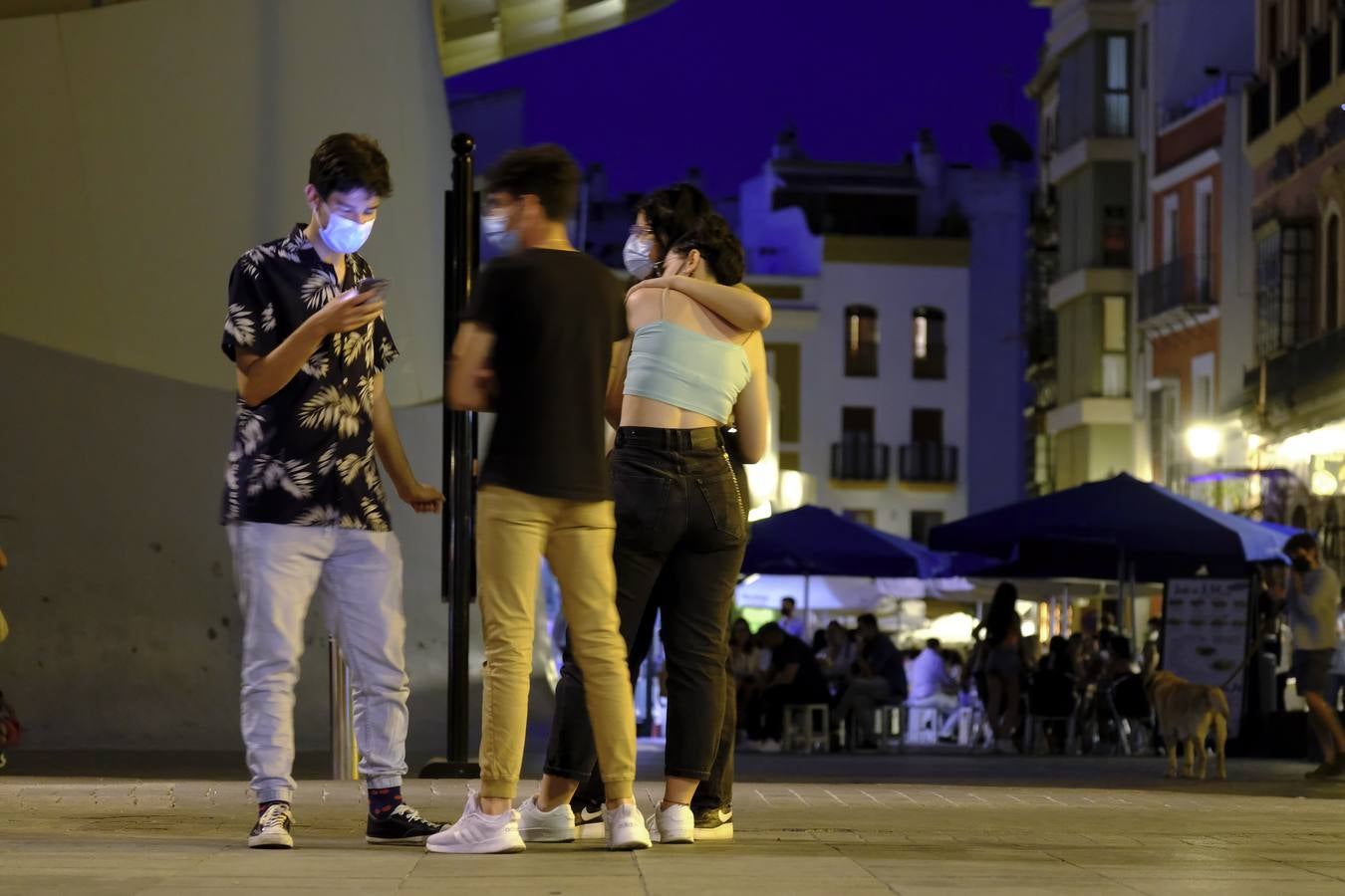 Ambiente en el Centro de Sevilla con el fin del toque de queda