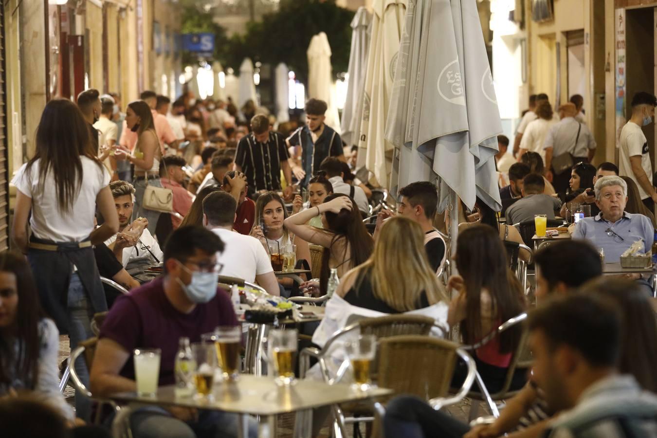 La primera noche sin toque de queda en Córdoba, en imágenes