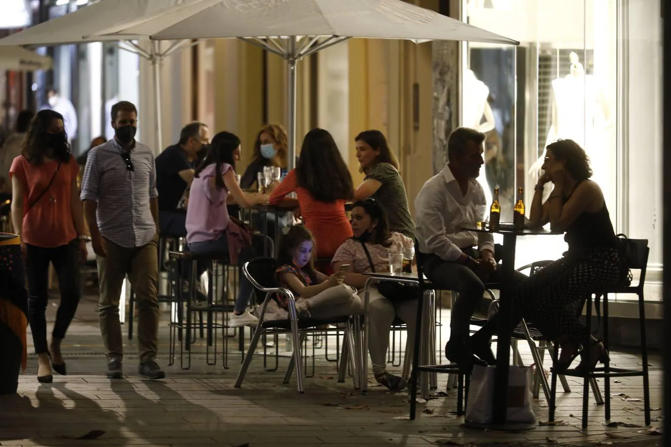 La primera noche sin toque de queda en Córdoba, en imágenes