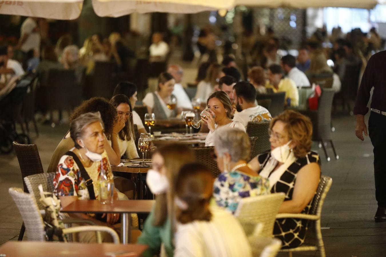 La primera noche sin toque de queda en Córdoba, en imágenes