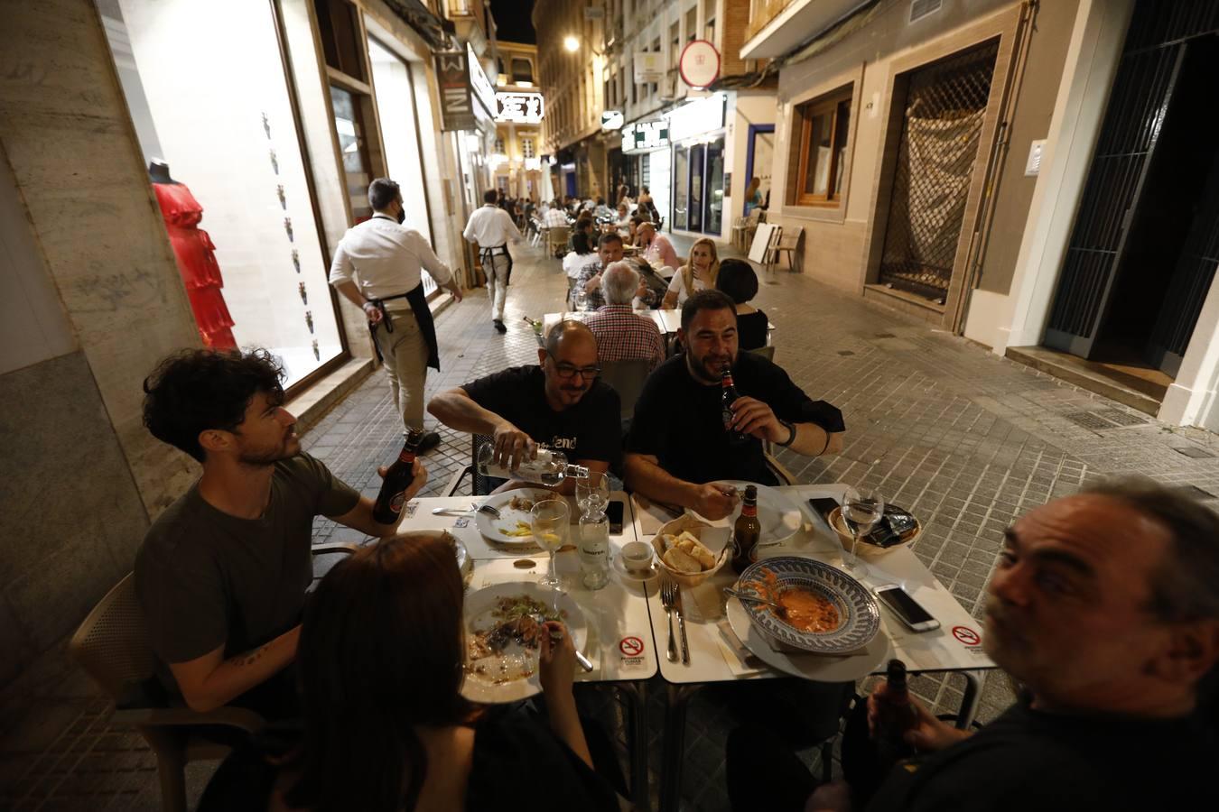 La primera noche sin toque de queda en Córdoba, en imágenes