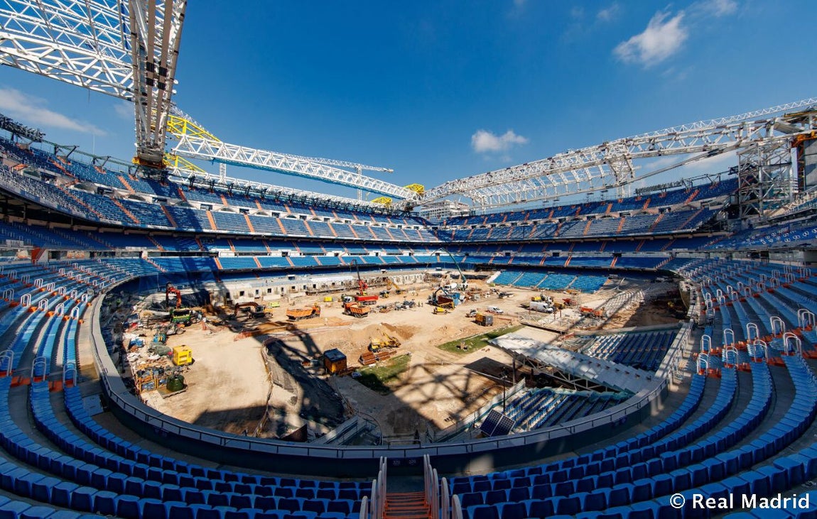 Las obras del nuevo Santiago Bernabéu, desde el aire y a pie de campo