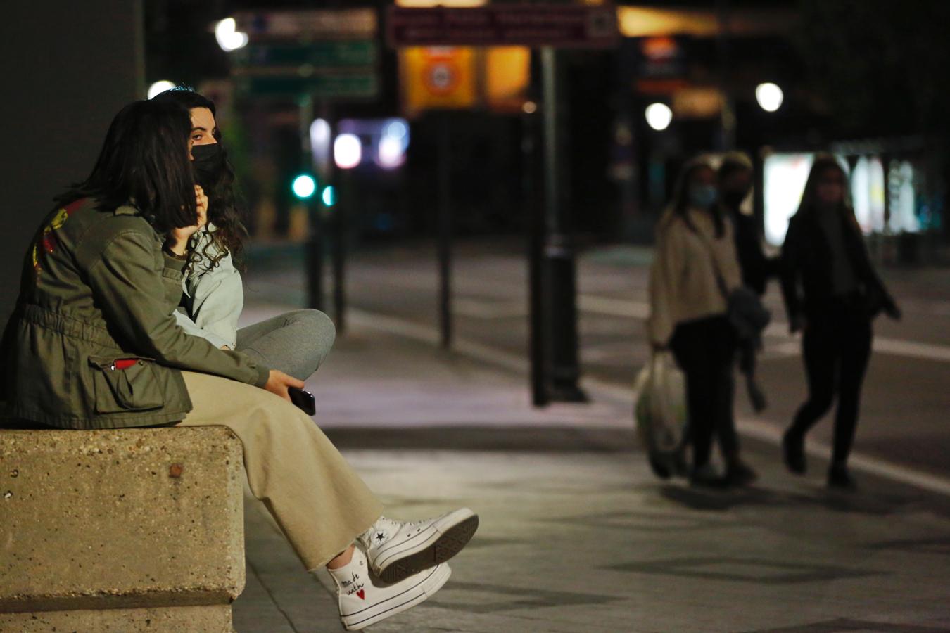 Volver a quedar por la noche. Algunos han quedado simplemente para volver a salir a la calle a una hora prohibida durante más de seis meses aprovechando la agradeble temperatura