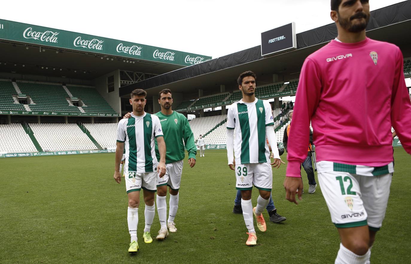 Las mejores imágenes del drama del descenso en el Córdoba CF - Cádiz B