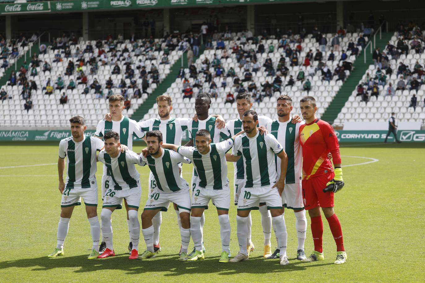 Las mejores imágenes del drama del descenso en el Córdoba CF - Cádiz B