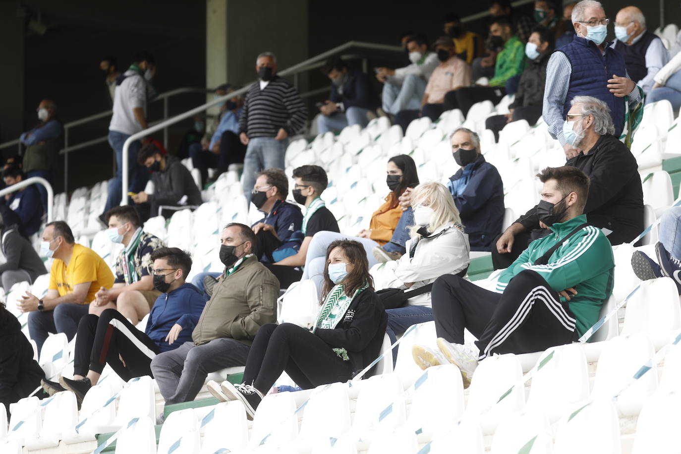 El ambiente en El Arcángel en el Córdoba CF - Cádiz B, en imágenes