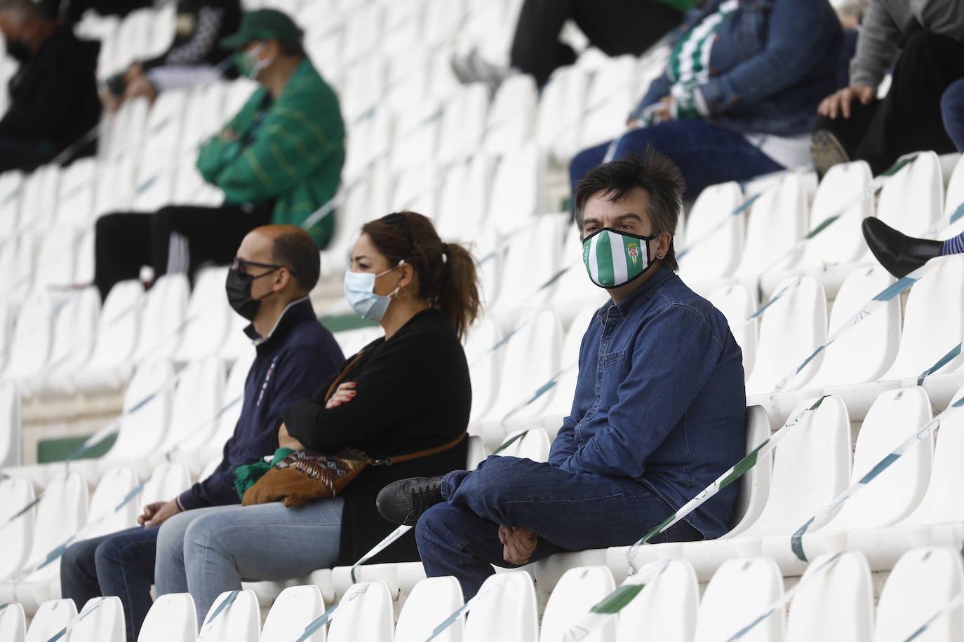 El ambiente en El Arcángel en el Córdoba CF - Cádiz B, en imágenes