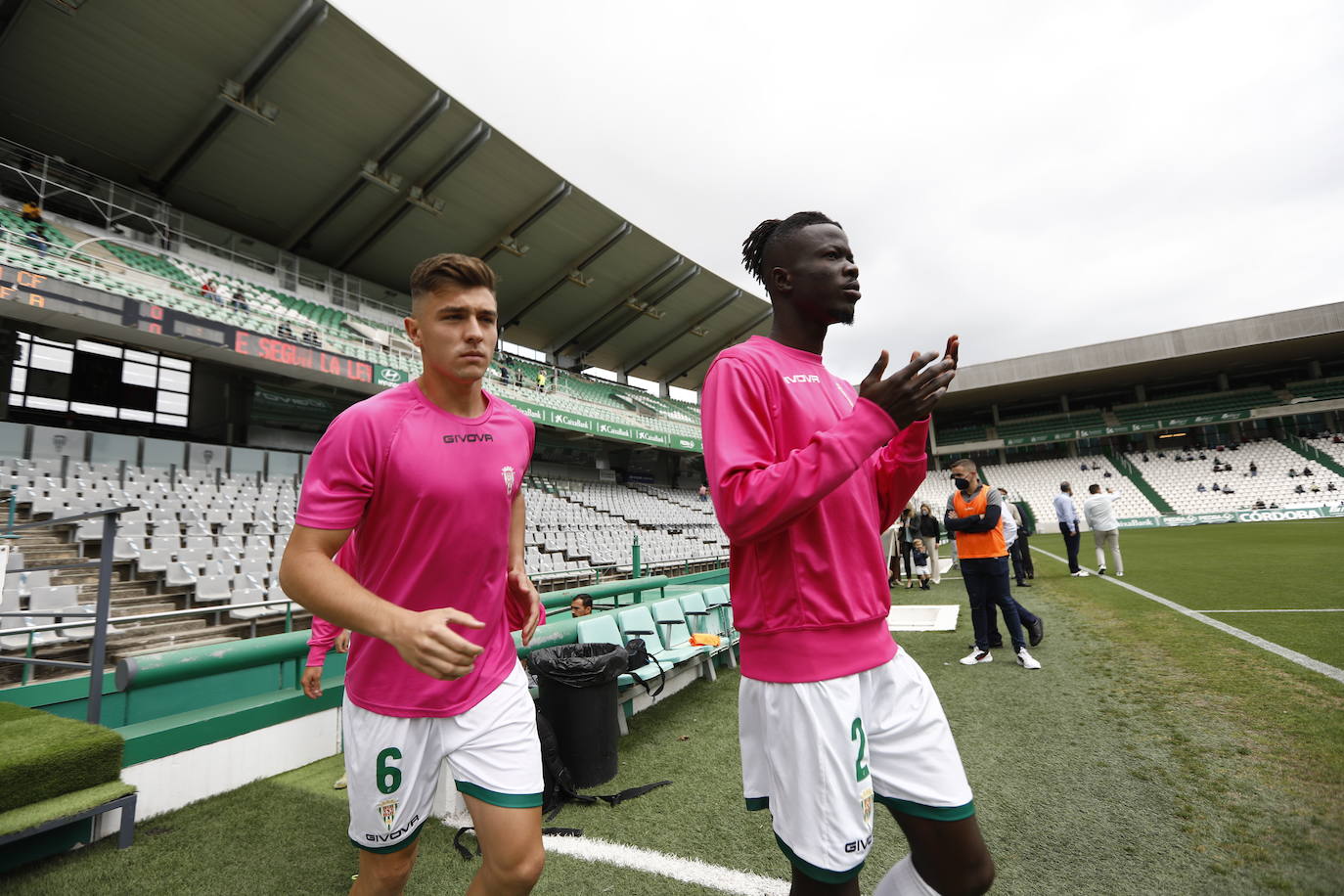 El ambiente en El Arcángel en el Córdoba CF - Cádiz B, en imágenes