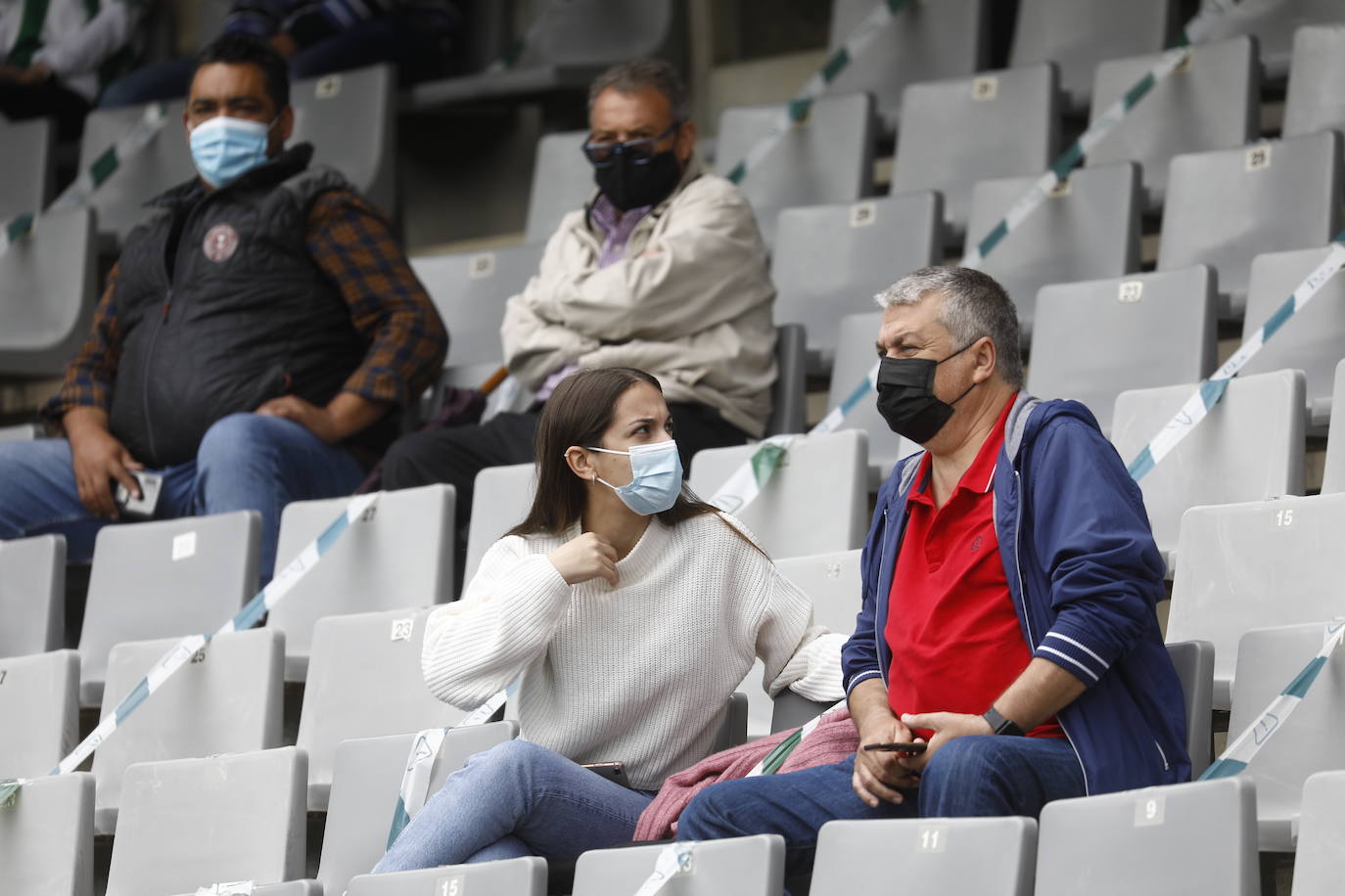 El ambiente en El Arcángel en el Córdoba CF - Cádiz B, en imágenes