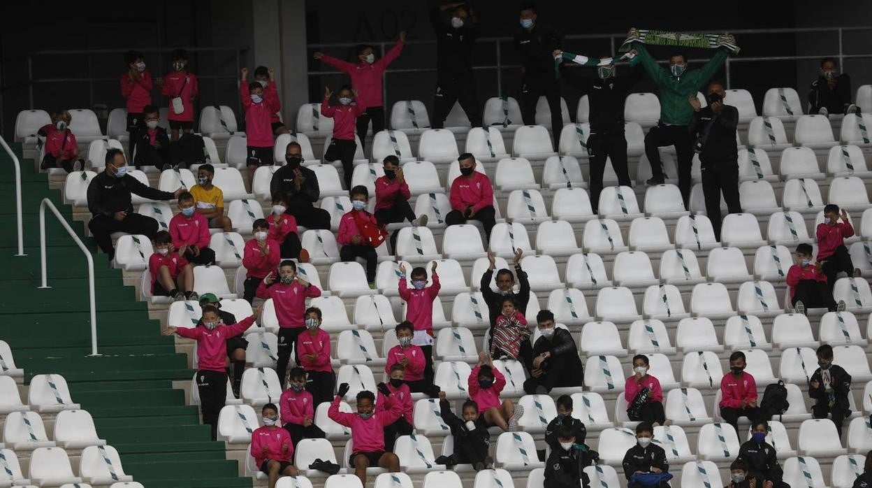 El ambiente en El Arcángel en el Córdoba CF - Cádiz B, en imágenes