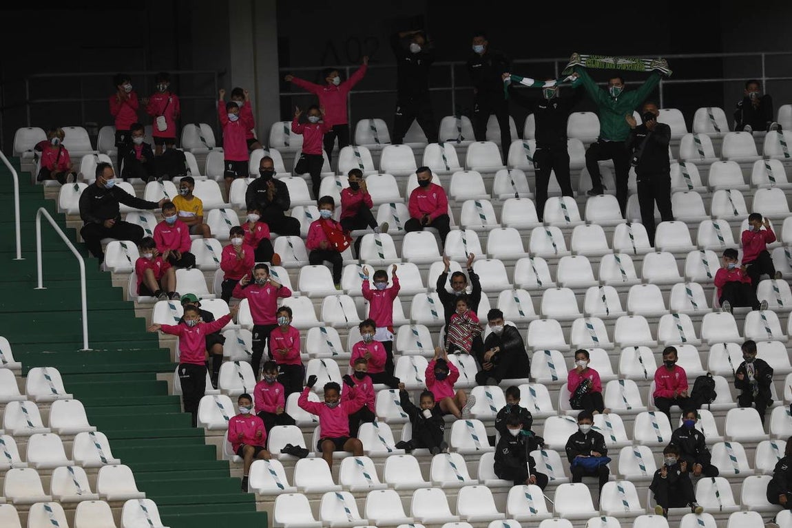 El ambiente en El Arcángel en el Córdoba CF - Cádiz B, en imágenes
