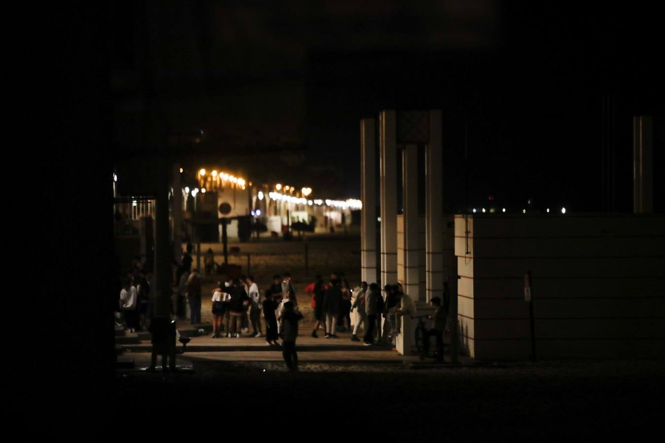 Fotos: Ambiente en la noche del fin del Estado de Alarma en Cádiz