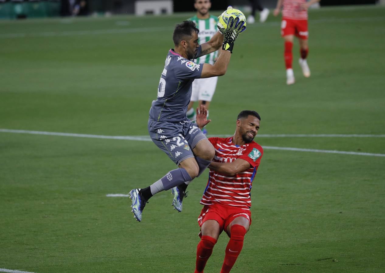 Victoria del Betis sobre el Granada (2-1)