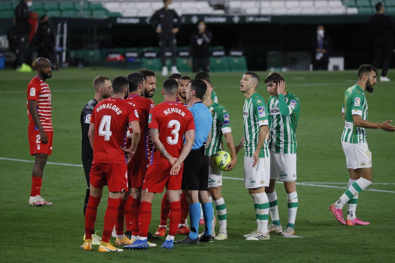 Victoria del Betis sobre el Granada (2-1)