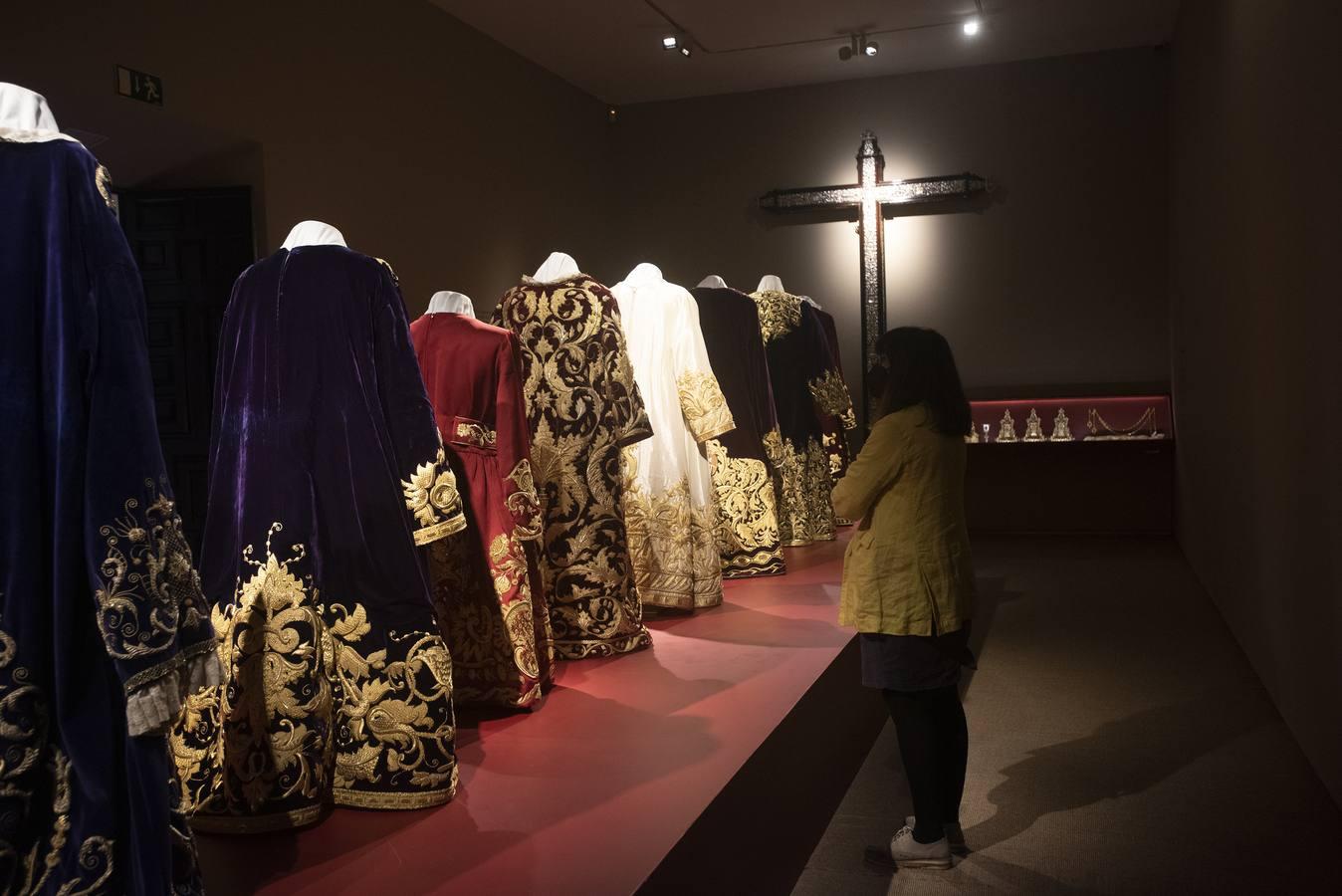 Exposición «Un siglo de esplendor cofrade» de Málaga, en imágenes