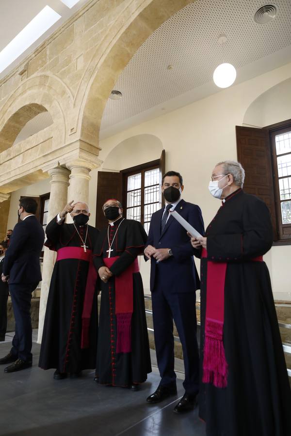 La visita del Nuncio del Papa y Juanma Moreno a las obras del Palacio Episcopal de Córdoba, en imágenes