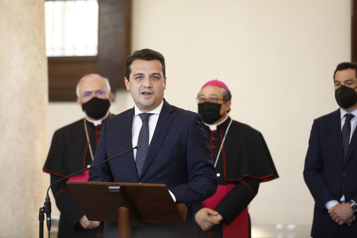 La visita del Nuncio del Papa y Juanma Moreno a las obras del Palacio Episcopal de Córdoba, en imágenes