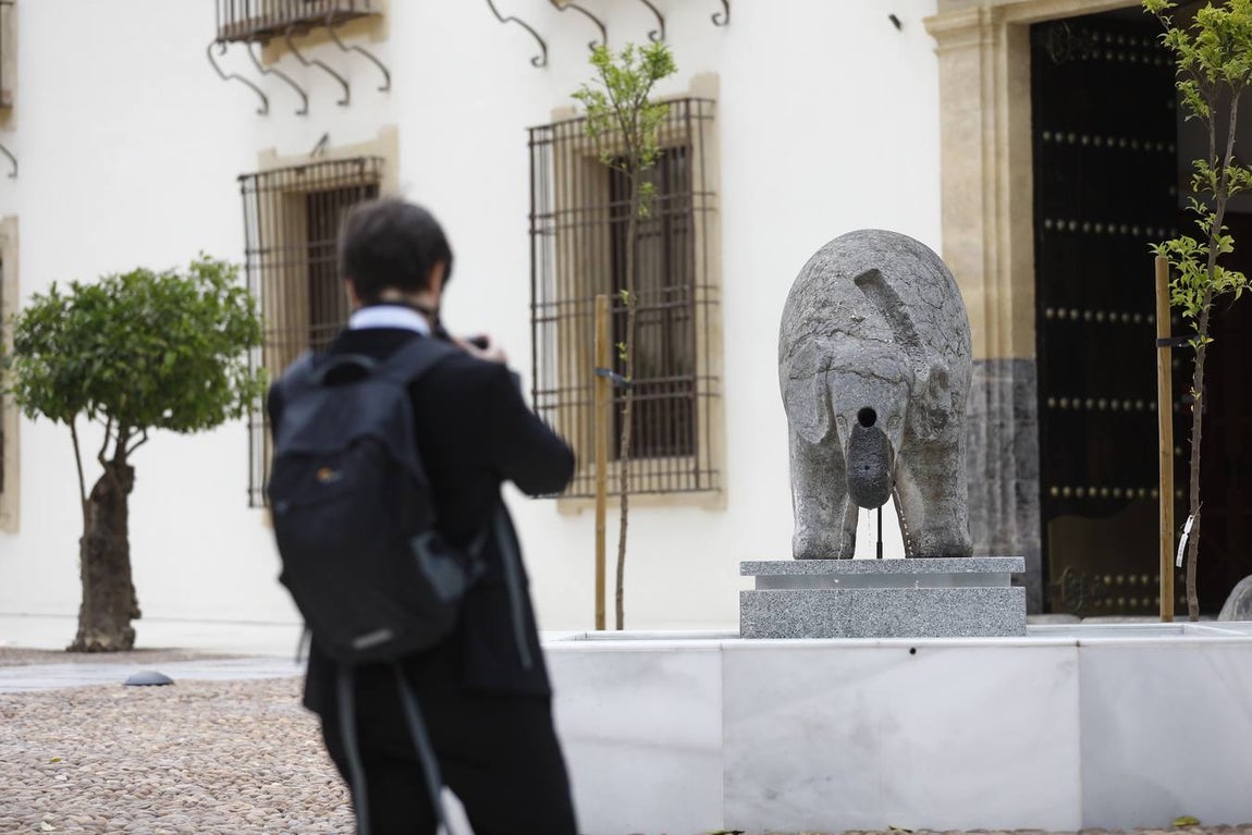 La visita del Nuncio del Papa y Juanma Moreno a las obras del Palacio Episcopal de Córdoba, en imágenes