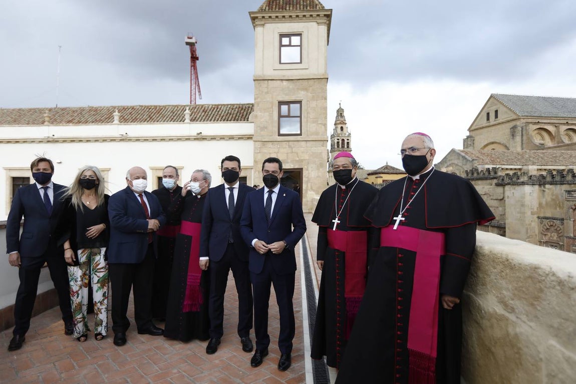 La visita del Nuncio del Papa y Juanma Moreno a las obras del Palacio Episcopal de Córdoba, en imágenes