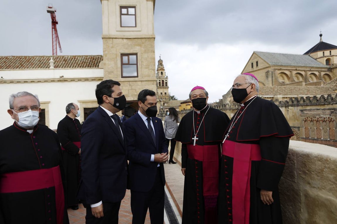 La visita del Nuncio del Papa y Juanma Moreno a las obras del Palacio Episcopal de Córdoba, en imágenes