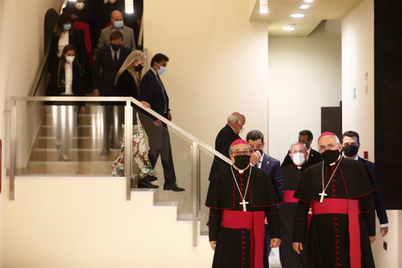 La visita del Nuncio del Papa y Juanma Moreno a las obras del Palacio Episcopal de Córdoba, en imágenes