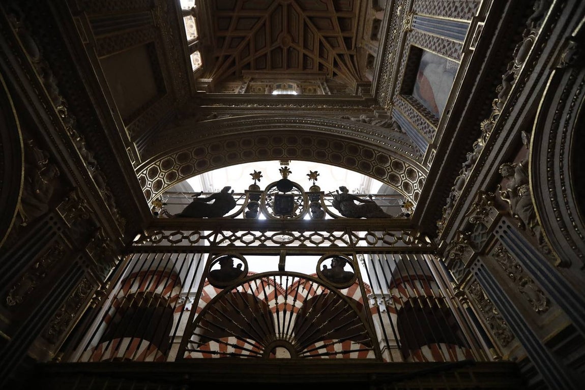 La visita del Nuncio del Papa y Juanma Moreno a las obras del Palacio Episcopal de Córdoba, en imágenes