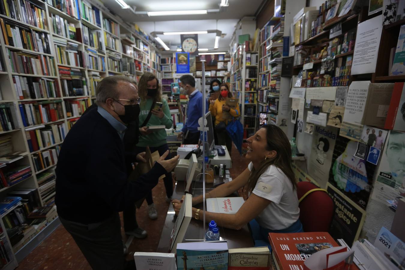 FOTOS: Paz Padilla firma ejemplares de su libro en Cádiz