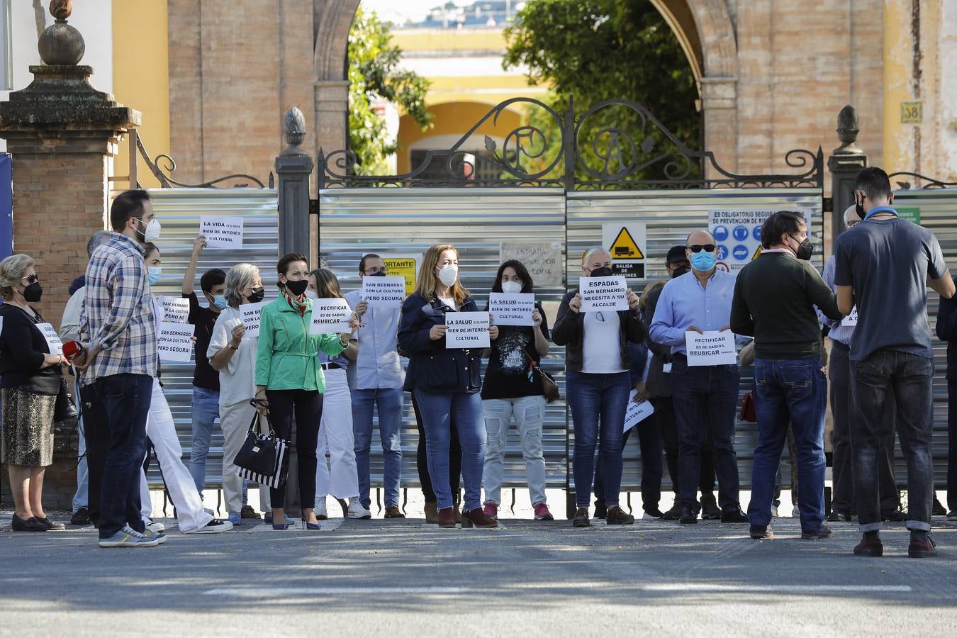 Protesta de los vecinos de San Bernardo frente a la Fábrica de Artillería