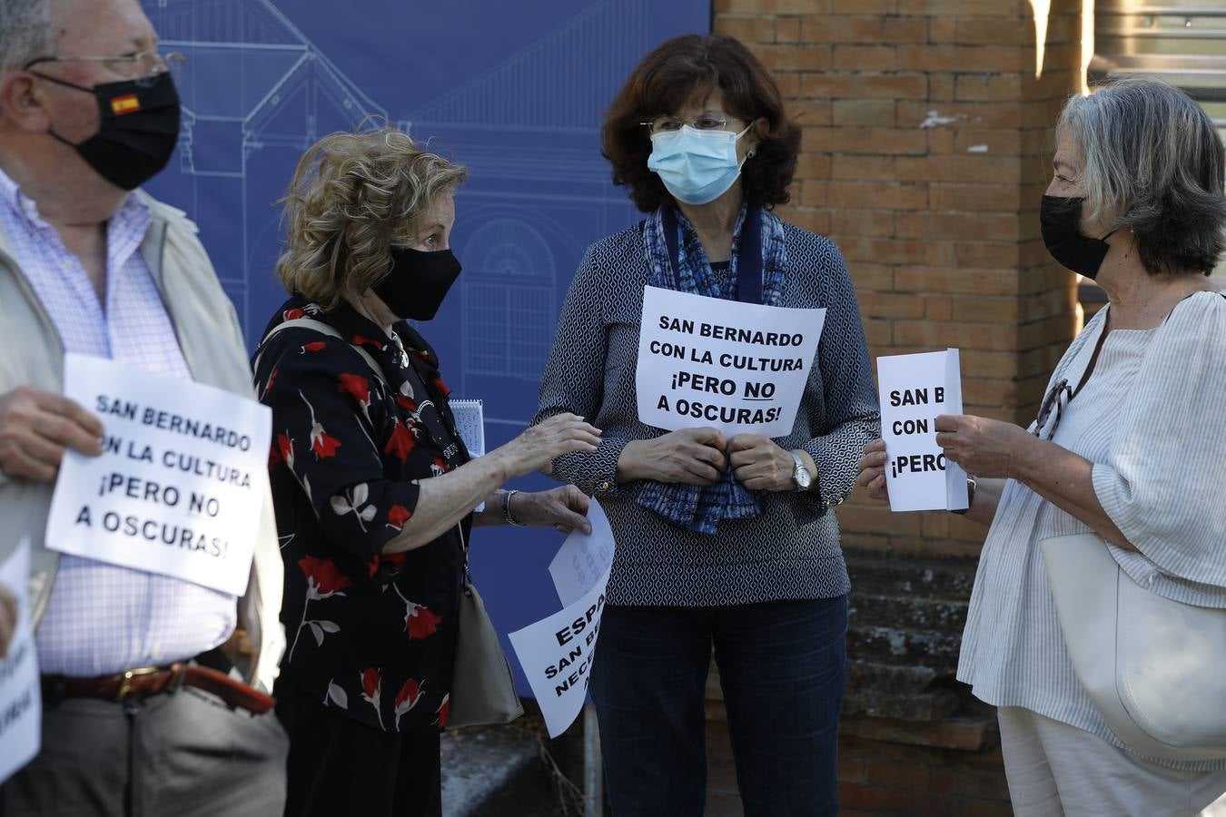 Protesta de los vecinos de San Bernardo frente a la Fábrica de Artillería