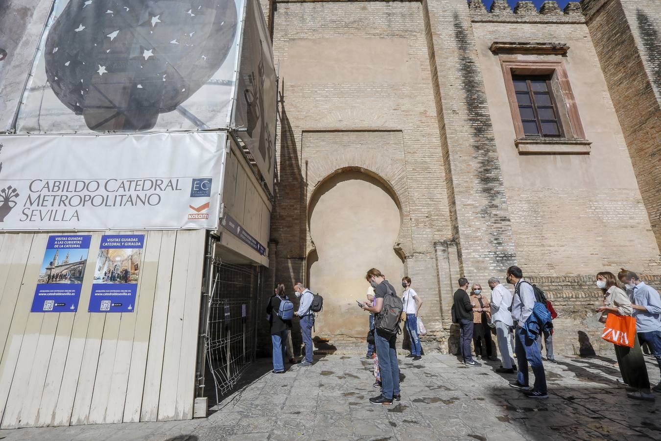 Vuelven las visitas a la Catedral de Sevilla tras el estado de alarma